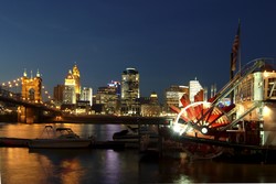 Cincinnati skyline at night
